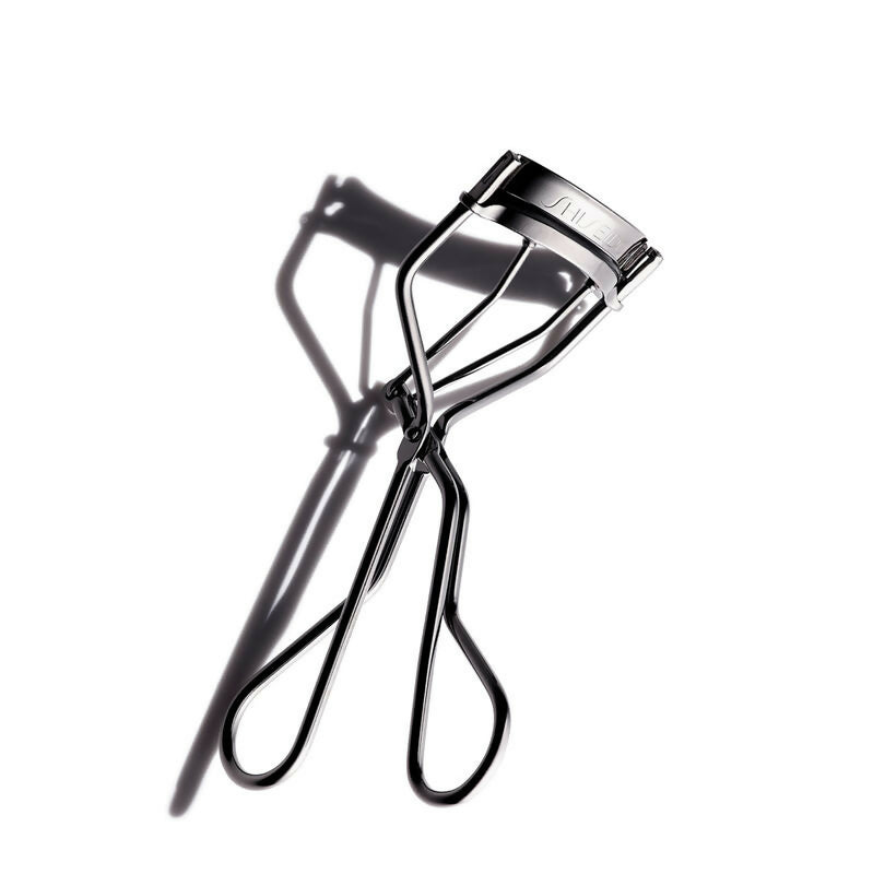 SHI-SS24_PDP_EyelashCurler_alt-1@2x